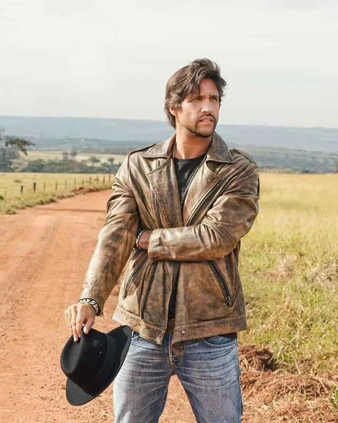 Léo ChavesReprodução/Instagram Léo ChavesReprodução/Instagram