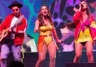 Melim e Anitta se apresentaram no festival 'On Board' da Rádio Mix(foto: Twitter/Central Anitta) Melim e Anitta se apresentaram no festival 'On Board' da Rádio Mix(foto: Twitter/Central Anitta)