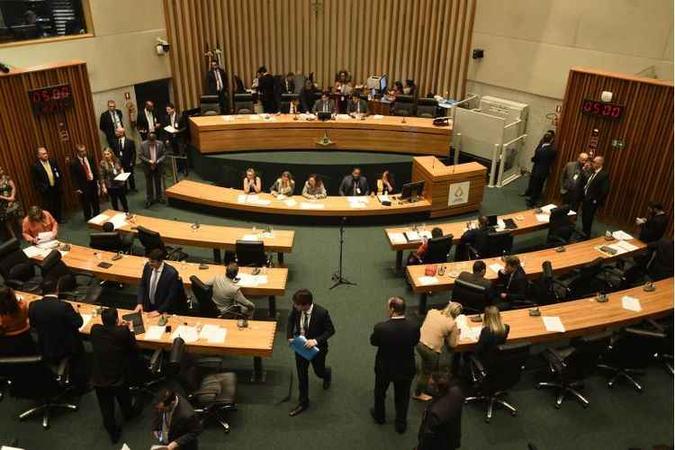Apenas em dezembro, os deputados distritais aprovaram 55 propostas encaminhadas pelo Executivo local(foto: Minervino Junior/CB/D.A Press) Apenas em dezembro, os deputados distritais aprovaram 55 propostas encaminhadas pelo Executivo local(foto: Minervino Junior/CB/D.A Press)