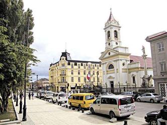 Centro de Punta Arenas: ponto de partida de ônibus e de cruzeiros para glaciares da Patagônia. Local histórico oferece caminhos mais calmos que os da Antártida e encanta viajantes (foto: Renato Alves/CB/D.A Press) Centro de Punta Arenas: ponto de partida de ônibus e de cruzeiros para glaciares da Patagônia. Local histórico oferece caminhos mais calmos que os da Antártida e encanta viajantes (foto: Renato Alves/CB/D.A Press)
