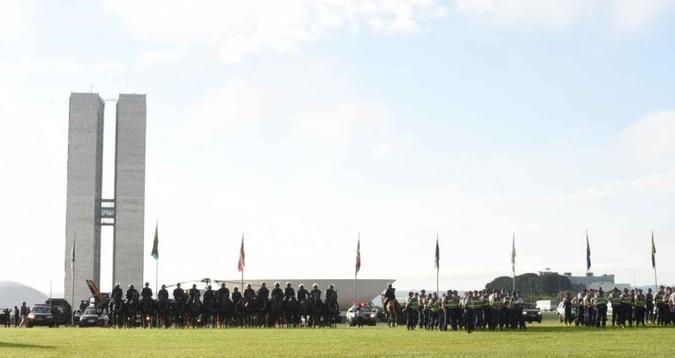 Lançamento da ação em Brasília ocorreu na Esplanada dos Ministérios e contou com a presença de membros do governo e das forças de segurança(foto: Ed Alves/CB/D.A Press) Lançamento da ação em Brasília ocorreu na Esplanada dos Ministérios e contou com a presença de membros do governo e das forças de segurança(foto: Ed Alves/CB/D.A Press)