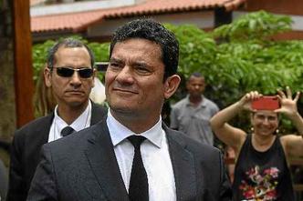 Moro aceitou comandar superministério ao se reunir com Bolsonaro(foto: Mauro Pimentel/AFP) Moro aceitou comandar superministério ao se reunir com Bolsonaro(foto: Mauro Pimentel/AFP)
