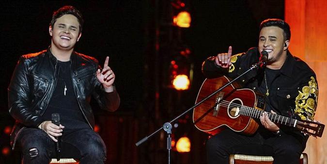 O novo DVD dos irmãos aposta no conceito da moda de viola, vertente clássica do sertanejo(foto: Universal Music/Divulgação) O novo DVD dos irmãos aposta no conceito da moda de viola, vertente clássica do sertanejo(foto: Universal Music/Divulgação)