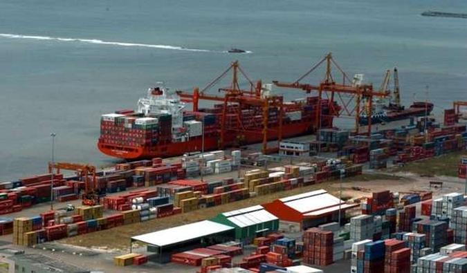 Porto de Suape: escoamento de mercadorias nacionais enfrenta logística deficiente de transporte rodoviário(foto: Teresa Maia/DP/D.A Press) Porto de Suape: escoamento de mercadorias nacionais enfrenta logística deficiente de transporte rodoviário(foto: Teresa Maia/DP/D.A Press)