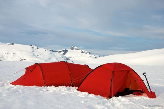 Alguns barcos oferecem um opcional extra de acampamento para um grupo limitado, mas somente por uma noite (foto: Antarctica Expeditions) Alguns barcos oferecem um opcional extra de acampamento para um grupo limitado, mas somente por uma noite (foto: Antarctica Expeditions)