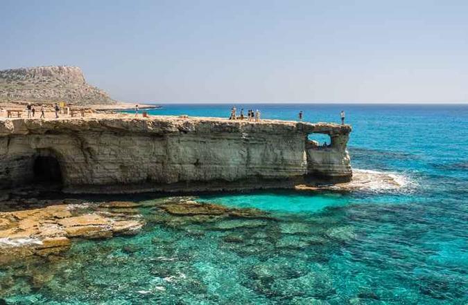 Em Ayia Napa, na encosta da Sea Caves, a diversão é pular na água(foto: Antonio Marcheselli/Flickr - 18/4/15) Em Ayia Napa, na encosta da Sea Caves, a diversão é pular na água(foto: Antonio Marcheselli/Flickr - 18/4/15)