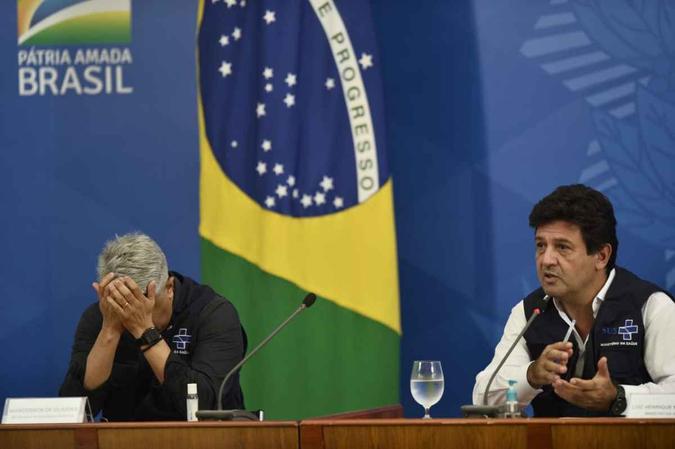 O ministro da Saúde, Luiz Henrique Mandetta, afirmou que não aceitou a demissão do secretário de Vigilância em Saúde, Wanderson Oliveira (esquerda)(foto: Minervino Junior/CB/DA Press) O ministro da Saúde, Luiz Henrique Mandetta, afirmou que não aceitou a demissão do secretário de Vigilância em Saúde, Wanderson Oliveira (esquerda)(foto: Minervino Junior/CB/DA Press)