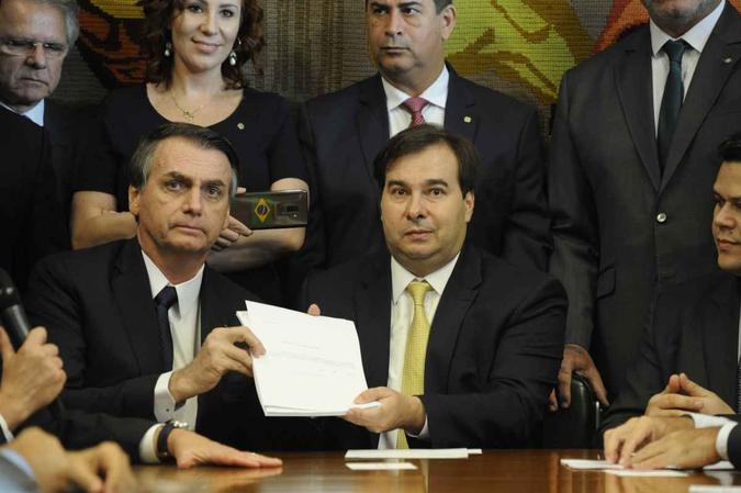 Presidente da Câmara dos Deputados, Rodrigo Maia, recebe o Presidente da República, Jair Bolsonaro(foto: Luis Macedo/Câmara dos Deputados ) Presidente da Câmara dos Deputados, Rodrigo Maia, recebe o Presidente da República, Jair Bolsonaro(foto: Luis Macedo/Câmara dos Deputados )