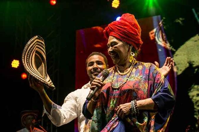 Totó La Momposina esbanjou jovialidade no palco do Mimo(foto: Tom Cabral/Divulgação) Totó La Momposina esbanjou jovialidade no palco do Mimo(foto: Tom Cabral/Divulgação)