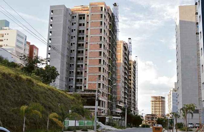 De acordo com a Abecip, juros menores e a confiança dos consumidores são alguns dos fatores que explicam a retomada do setor no ano passado(foto: Juarez Rodrigues/Estado de Minas ) De acordo com a Abecip, juros menores e a confiança dos consumidores são alguns dos fatores que explicam a retomada do setor no ano passado(foto: Juarez Rodrigues/Estado de Minas )