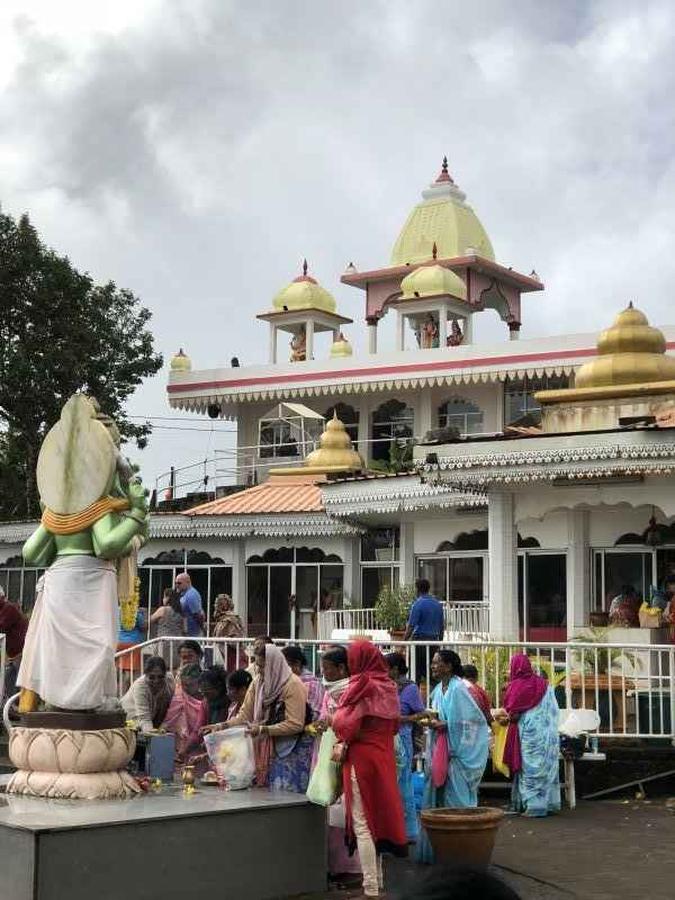 O templo Ganga Talao reúne os fiéis. Culturas e religiões em harmonia (foto: Juliana A. Saad/Esp.CB/D.A Press) O templo Ganga Talao reúne os fiéis. Culturas e religiões em harmonia (foto: Juliana A. Saad/Esp.CB/D.A Press)