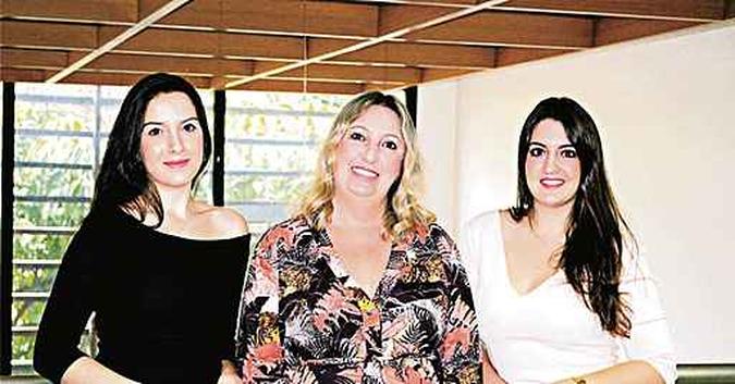 Com as filhas Carolina Garcia e Paula Garcia, Maria José superou dificuldades e hoje comanda a Hineni Serviços(foto: Divulgação) Com as filhas Carolina Garcia e Paula Garcia, Maria José superou dificuldades e hoje comanda a Hineni Serviços(foto: Divulgação)