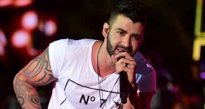 Gusttavo Lima canta nas ruas de Goiânia(foto: Internet/Reprodução) Gusttavo Lima canta nas ruas de Goiânia(foto: Internet/Reprodução)