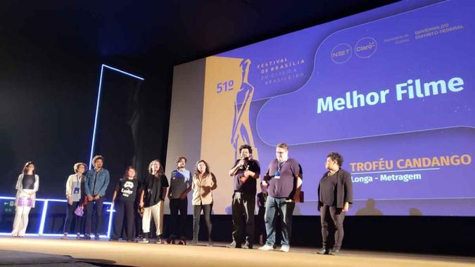 Elenco do filme 'Temporada', vencedor do melhor longa(foto: Robson G. Rodrigues/CB/D.A Press) Elenco do filme 'Temporada', vencedor do melhor longa(foto: Robson G. Rodrigues/CB/D.A Press)