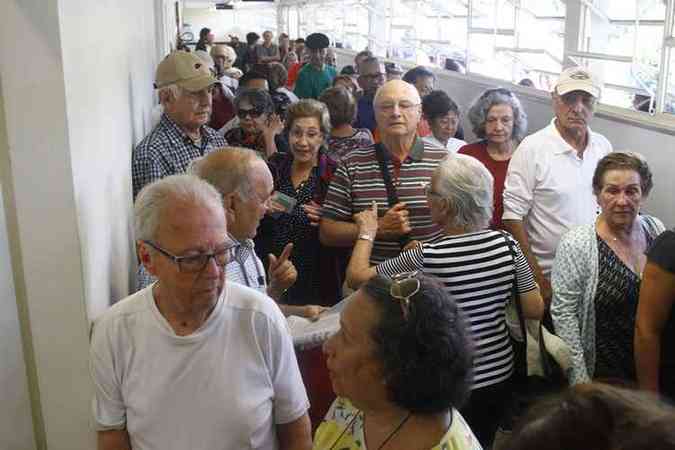 No Centro de Saúde 8, na 514 Sul, os usuários reclamaram do tempo de espera(foto: Ana Rayssa/Esp. CB/D.A Press)