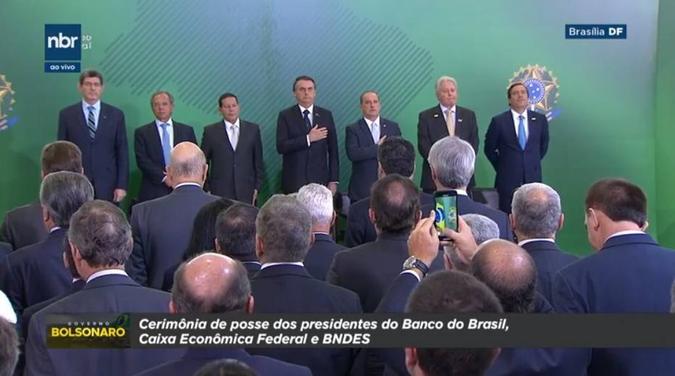 Transmissão da TV NBR com nome de Bolsonaro, na segunda-feira passada(foto: Reprodução ) Transmissão da TV NBR com nome de Bolsonaro, na segunda-feira passada(foto: Reprodução )