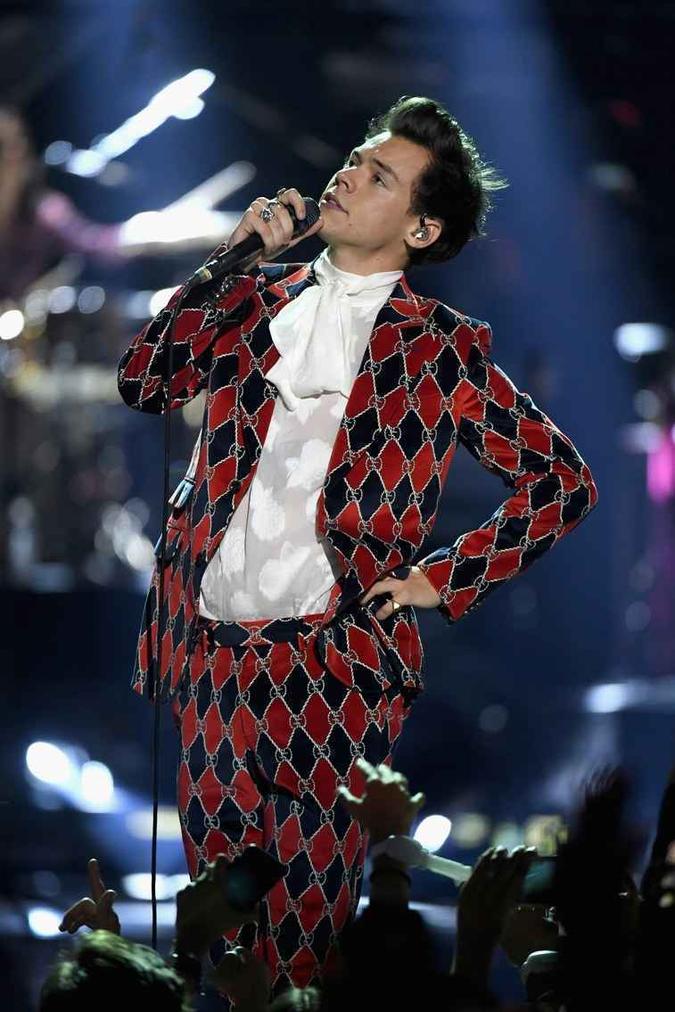 Harry Styles: o terno estampado é um mix de estilos clássico e contemporâneo, segundo Sacchettin(foto: Ethan Miller) Harry Styles: o terno estampado é um mix de estilos clássico e contemporâneo, segundo Sacchettin(foto: Ethan Miller)