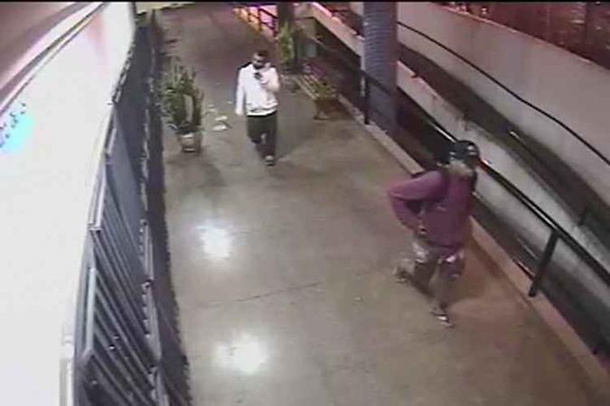 Ainda no fim da tarde, a Polícia Civil do Distrito Federal havia conseguido identificar os dois criminosos por meio de vídeos das câmeras de segurança da quadra(foto: PCDF/Divulgação) Ainda no fim da tarde, a Polícia Civil do Distrito Federal havia conseguido identificar os dois criminosos por meio de vídeos das câmeras de segurança da quadra(foto: PCDF/Divulgação)