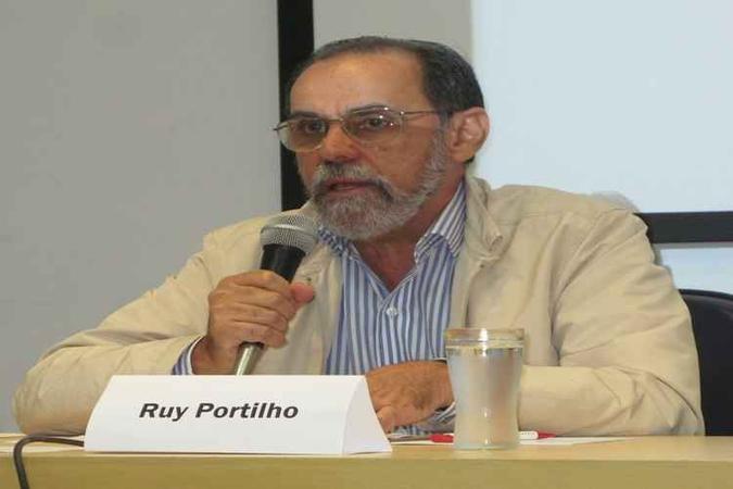 De temperamento doce no trato com seus subordinados, era conhecido pelo rigor na edição de textos(foto: Reprodução/Facebook) De temperamento doce no trato com seus subordinados, era conhecido pelo rigor na edição de textos(foto: Reprodução/Facebook)