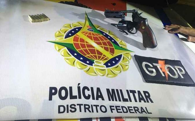 Homem que fugiu de bicicleta é preso com arma na Santa Maria(foto: PMDF/ divulgação) Homem que fugiu de bicicleta é preso com arma na Santa Maria(foto: PMDF/ divulgação)