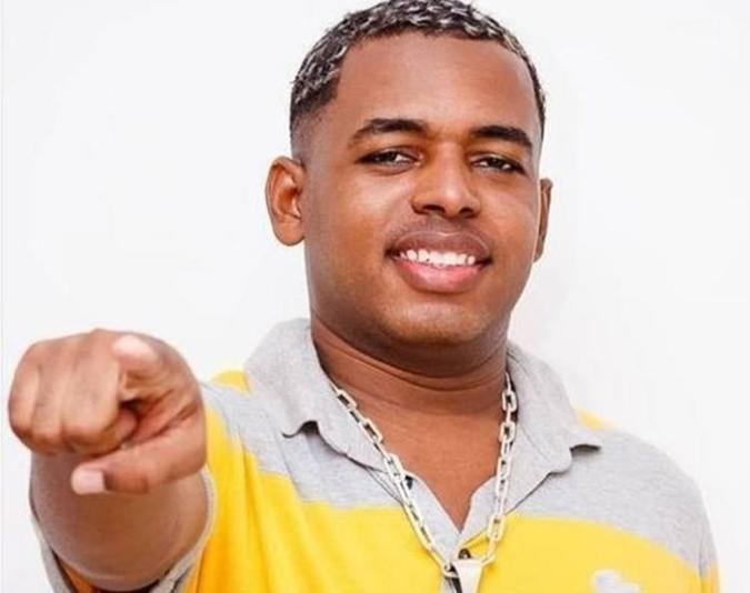 MC Diguinho lançou o áudio de 'Só surubinha de leve' em 11 de dezembro de 2017 (foto: Reprodução/Instagram) MC Diguinho lançou o áudio de 'Só surubinha de leve' em 11 de dezembro de 2017 (foto: Reprodução/Instagram)