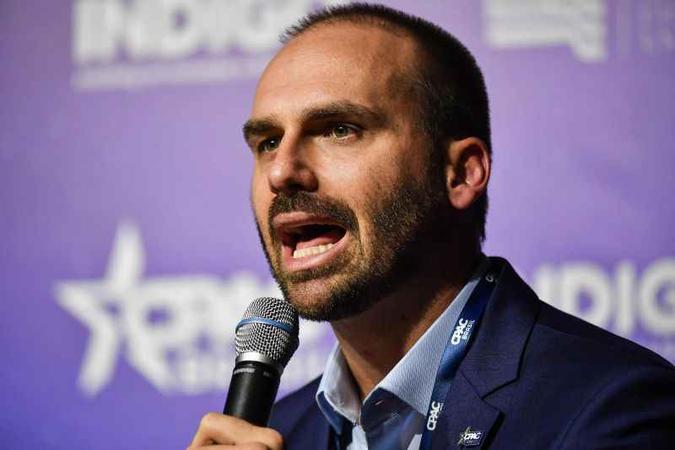 Eduardo Bolsonaro aguarda confirmação de seu nome como novo líder do PSL(foto: Nelson Almeida/D.A Press) Eduardo Bolsonaro aguarda confirmação de seu nome como novo líder do PSL(foto: Nelson Almeida/D.A Press)