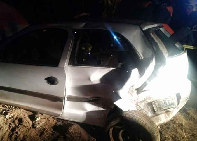 O outro carro envolvido no acidente, o Celta, teve a traseira destruída.(foto: Divulgação CBMDF.) O outro carro envolvido no acidente, o Celta, teve a traseira destruída.(foto: Divulgação CBMDF.)