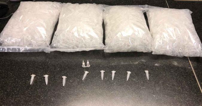 Pinos de plástico são utilizados para venda de cocaína(foto: PMDF/Divulgação) Pinos de plástico são utilizados para venda de cocaína(foto: PMDF/Divulgação)