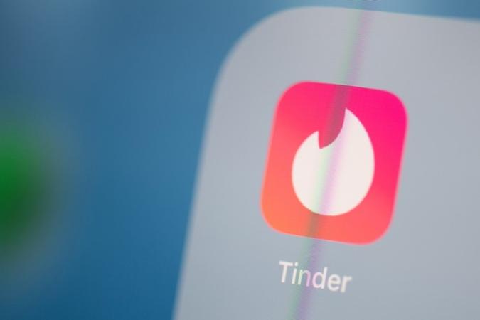 Tinder, Bumble ou Hinge, ganham dinheiro oferecendo assinaturas que dão aos usuários acesso a mais recursos ou mais visibilidade de perfil.(foto: Martin BUREAU / AFP) Tinder, Bumble ou Hinge, ganham dinheiro oferecendo assinaturas que dão aos usuários acesso a mais recursos ou mais visibilidade de perfil.(foto: Martin BUREAU / AFP)