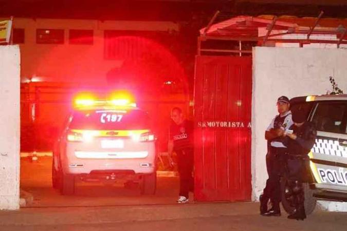 O crime teve grande repercussão na comunidade. Cerca de 3500 estudantes e 150 professores da região se mobilizaram em uma passeata pela paz nas escolas.(foto: Luis Nova/Esp. CB/D.A Press) O crime teve grande repercussão na comunidade. Cerca de 3500 estudantes e 150 professores da região se mobilizaram em uma passeata pela paz nas escolas.(foto: Luis Nova/Esp. CB/D.A Press)