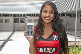 Flávia Batista aproveitará as ofertas do período pela primeira vez e pretende comprar outra camiseta do time do coração, o Flamengo(foto: Hugo Gonçalves/Esp.CB/D.A Press ) Flávia Batista aproveitará as ofertas do período pela primeira vez e pretende comprar outra camiseta do time do coração, o Flamengo(foto: Hugo Gonçalves/Esp.CB/D.A Press )