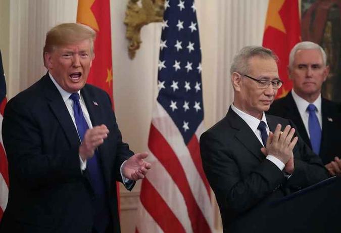 Em cerimônia na Casa Branca, o presidente americano, Donald Trump, e o vice-premiê da China, Liu He, assinaram o acordo nesta quarta-feira (15/1)(foto: Mark Wilson/AFP) Em cerimônia na Casa Branca, o presidente americano, Donald Trump, e o vice-premiê da China, Liu He, assinaram o acordo nesta quarta-feira (15/1)(foto: Mark Wilson/AFP)