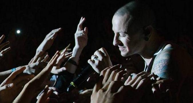 ReproduçãoChester Bennington morreu na última quinta-feira (20/7)(foto: Facebook/Reprodução) ReproduçãoChester Bennington morreu na última quinta-feira (20/7)(foto: Facebook/Reprodução)
