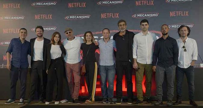 Elenco, roteirista e diretor da série 'O mecanismo', que estreia no próximo dia 23 na Netflix(foto: Netflix/Divulgação) Elenco, roteirista e diretor da série 'O mecanismo', que estreia no próximo dia 23 na Netflix(foto: Netflix/Divulgação)