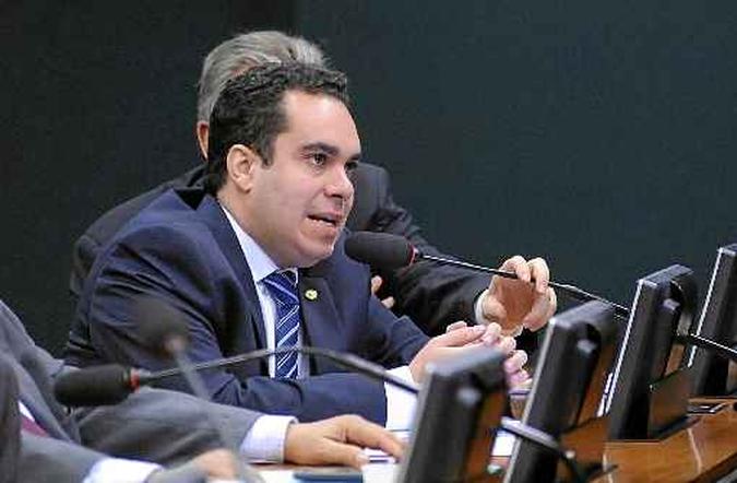 Indicado pelo PSC para CCJ, o líder do partido na Câmara, Paulo Eduardo Martins, quer empenho de Bolsonaro(foto: Lucio Bernardo Jr./Câmara dos Deputados - 7/6/16) Indicado pelo PSC para CCJ, o líder do partido na Câmara, Paulo Eduardo Martins, quer empenho de Bolsonaro(foto: Lucio Bernardo Jr./Câmara dos Deputados - 7/6/16)