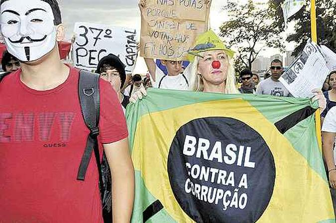 Ativistas pedirão o fim da corrupção e punições mais rígidas para quem desvia dinheiro público(foto: Antônio Cunha/Esp. CB/D.A Press - 22/6/13) Ativistas pedirão o fim da corrupção e punições mais rígidas para quem desvia dinheiro público(foto: Antônio Cunha/Esp. CB/D.A Press - 22/6/13)
