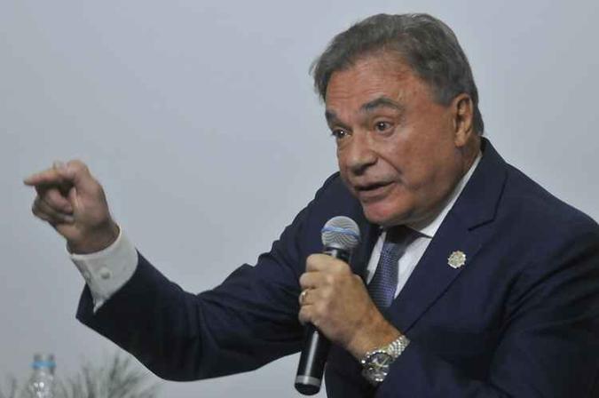 O senador Álvaro Dias disse que a refundação da República passaria por um %u201Cconjunto de reformas%u201D, que ele colocaria em pauta nos primeiros 100 dias de governo(foto: Minervino Junior/CB/D.A Press) O senador Álvaro Dias disse que a refundação da República passaria por um %u201Cconjunto de reformas%u201D, que ele colocaria em pauta nos primeiros 100 dias de governo(foto: Minervino Junior/CB/D.A Press)