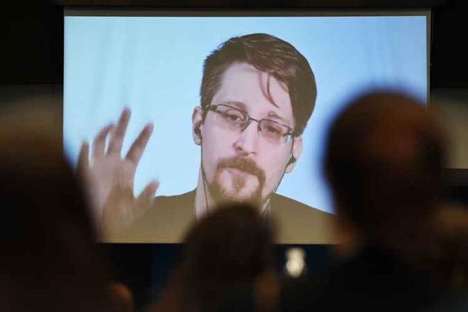 Edward Snowden, informante refugiado na Rússia (foto: Frederick Florin/AFP) Edward Snowden, informante refugiado na Rússia (foto: Frederick Florin/AFP)