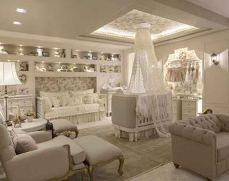 Quarto de princesa na CasaCor Brasília: estilo neoclássico, com elementos rococó, do designer de interiores Raphaell Cruz e da arquiteta Carol Montiel. O teto também tem papel de parede, para que o bebê observe as flores.(foto: Divulgação CasaCor Brasília) Quarto de princesa na CasaCor Brasília: estilo neoclássico, com elementos rococó, do designer de interiores Raphaell Cruz e da arquiteta Carol Montiel. O teto também tem papel de parede, para que o bebê observe as flores.(foto: Divulgação CasaCor Brasília)