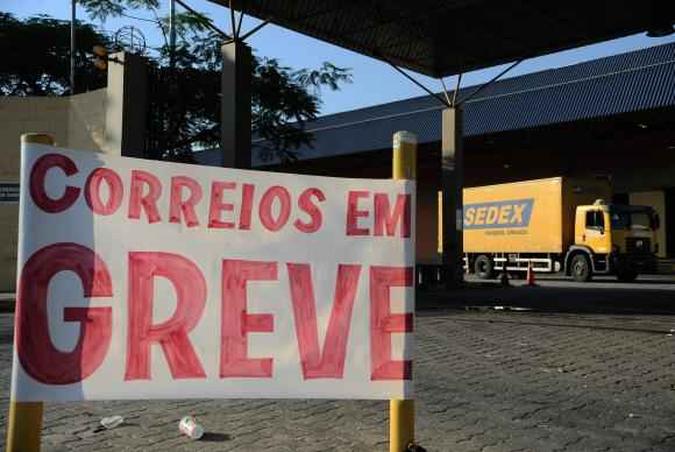 Trabalhadores dos Correios encerram greve após decisão do TST sobre plano de saúde da categoria(foto: Fernando Frazão/Agência Brasil) Trabalhadores dos Correios encerram greve após decisão do TST sobre plano de saúde da categoria(foto: Fernando Frazão/Agência Brasil)