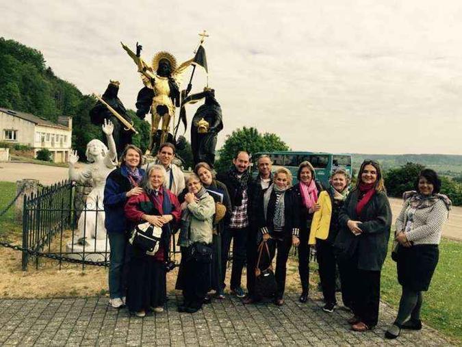 Escultura em homenagem a Joana D%u2019Arc em Domremy, França(foto: Arquivo Pessoal) Escultura em homenagem a Joana D%u2019Arc em Domremy, França(foto: Arquivo Pessoal)