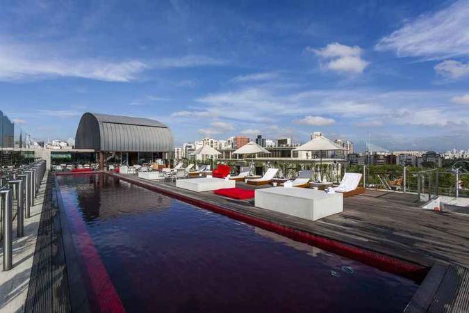 Piscina vermelha na cobertura do Hotel Unique.(foto: Divulgação/ Unique Hotel) Piscina vermelha na cobertura do Hotel Unique.(foto: Divulgação/ Unique Hotel)