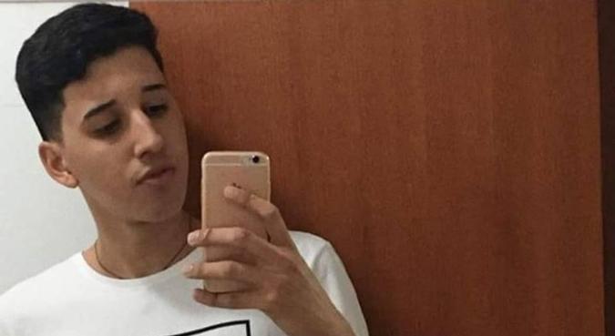 O jovem foi morto a tiros durante assalto a um mercado, no bairro de Guaratiba, na zona oeste do Rio de Janeiro, quando tentou proteger a mãe(foto: Reprodução/Facebook) O jovem foi morto a tiros durante assalto a um mercado, no bairro de Guaratiba, na zona oeste do Rio de Janeiro, quando tentou proteger a mãe(foto: Reprodução/Facebook)