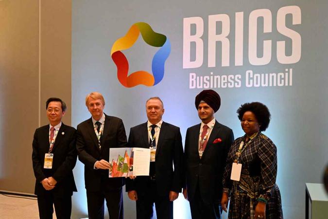 Brasil, Rússia, Índia, China e África do Sul devem fortalecer cooperação para promover integração comercial e desenvolvimento econômico e social(foto: Reprodução/Twitter) Brasil, Rússia, Índia, China e África do Sul devem fortalecer cooperação para promover integração comercial e desenvolvimento econômico e social(foto: Reprodução/Twitter)