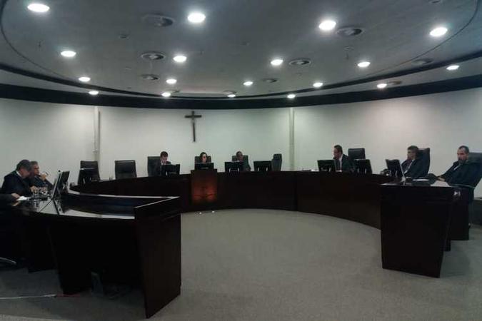 Cinco dos seis conselheiros votaram a favor da aprovação das contas do último ano da gestão de Rodrigo Rollemberg(foto: Jéssica Eufrásio/CB/D.A Press) Cinco dos seis conselheiros votaram a favor da aprovação das contas do último ano da gestão de Rodrigo Rollemberg(foto: Jéssica Eufrásio/CB/D.A Press)