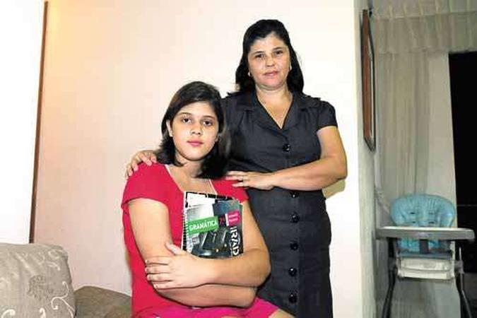 A professora Ana Cláudia e a filha, Maria Eduarda: A professora Ana Cláudia e a filha, Maria Eduarda: