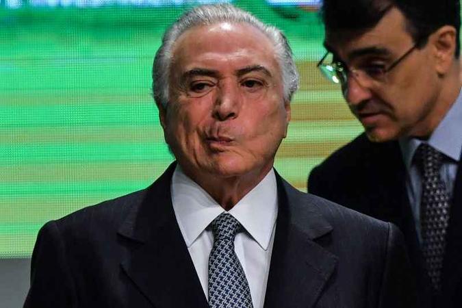 Por precaução, os técnicos já trabalham com duas versões da proposta de Orçamento, uma incluindo o adiamento e outra sem a medida(foto: Nelson Almeida/AFP) Por precaução, os técnicos já trabalham com duas versões da proposta de Orçamento, uma incluindo o adiamento e outra sem a medida(foto: Nelson Almeida/AFP)