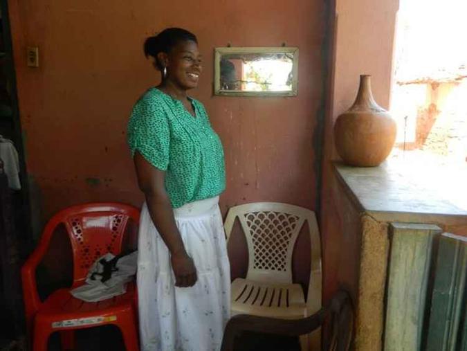 Sanete Esteves, 42 anos, lamenta que as famílias deixem a região(foto: Elizabeth Colares/EM/D.A Press) Sanete Esteves, 42 anos, lamenta que as famílias deixem a região(foto: Elizabeth Colares/EM/D.A Press)
