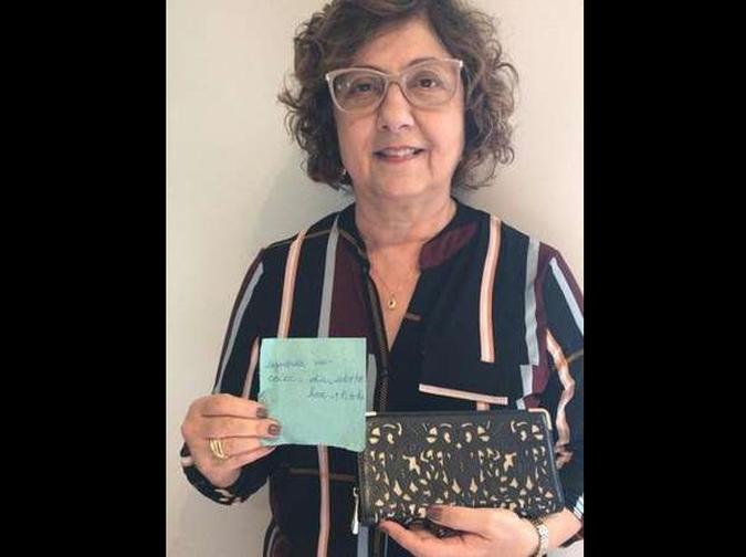 Dona Mazzarela ficou feliz em receber a carteira de volta(foto: Arquivo Pessoal) Dona Mazzarela ficou feliz em receber a carteira de volta(foto: Arquivo Pessoal)