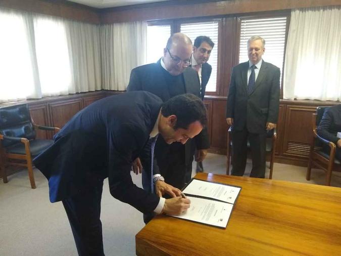 Governador Ibaneis Rocha e o presidente da TAP, Antonoaldo Neves assinaram acordo na manhã desta quinta-feira, em Portugal(foto: Ana Viriato/CB/D.A press) Governador Ibaneis Rocha e o presidente da TAP, Antonoaldo Neves assinaram acordo na manhã desta quinta-feira, em Portugal(foto: Ana Viriato/CB/D.A press)